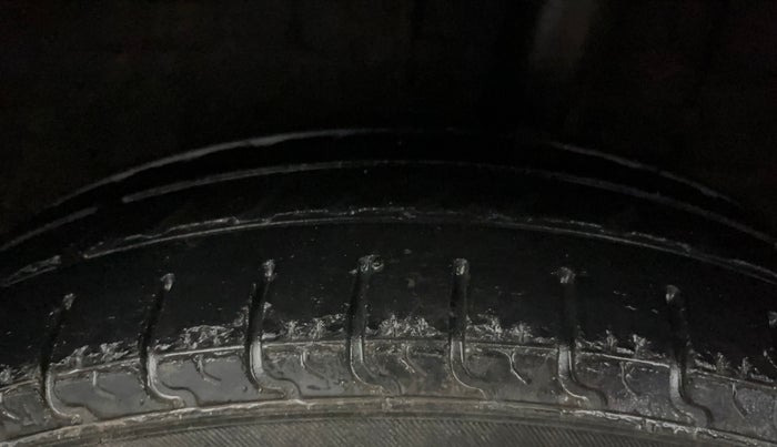 2017 Renault Kwid RXL, Petrol, Manual, 31,756 km, Left Rear Tyre Tread