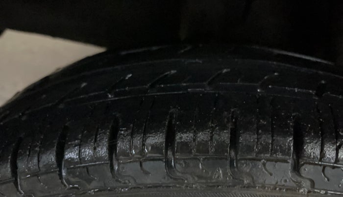 2017 Renault Kwid RXL, Petrol, Manual, 31,756 km, Right Rear Tyre Tread