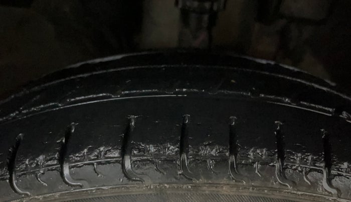 2017 Renault Kwid RXL, Petrol, Manual, 31,756 km, Right Front Tyre Tread