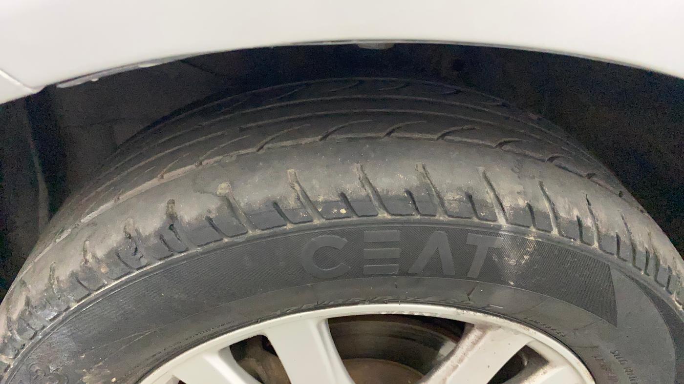 2015 Honda Brio VX MT, Petrol, Manual, 54,341 km, Left Front Tyre Tread