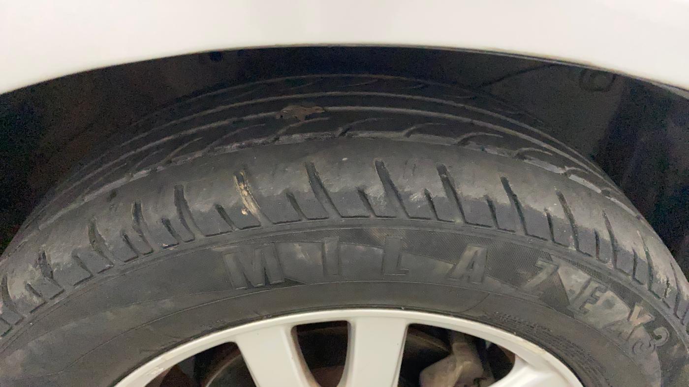 2015 Honda Brio VX MT, Petrol, Manual, 54,341 km, Right Front Tyre Tread