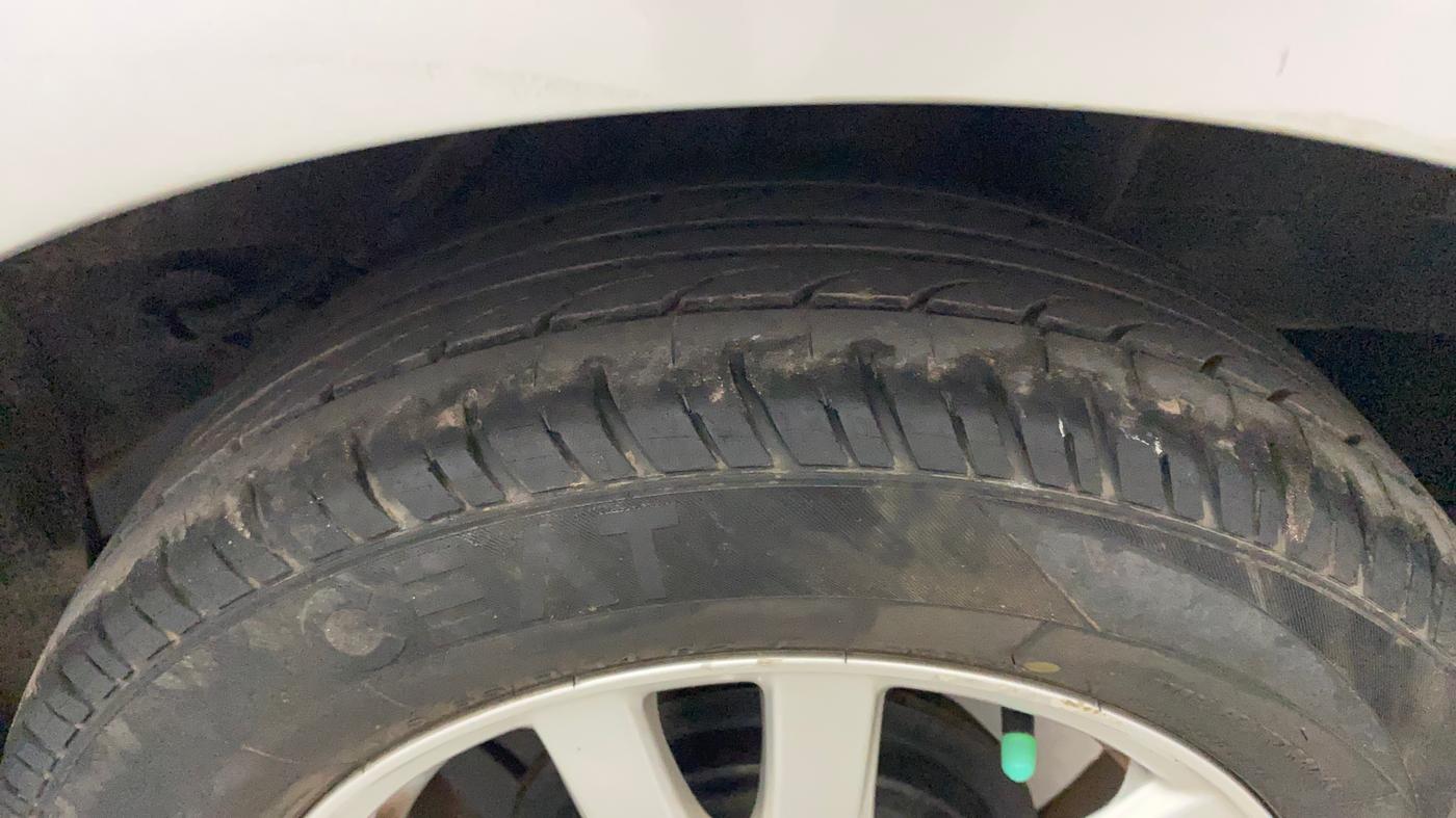 2015 Honda Brio VX MT, Petrol, Manual, 54,341 km, Left Rear Tyre Tread