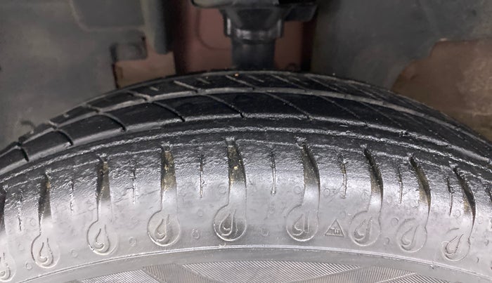 2020 Renault Kwid RXT 0.8, Petrol, Manual, 31,920 km, Left Front Tyre Tread