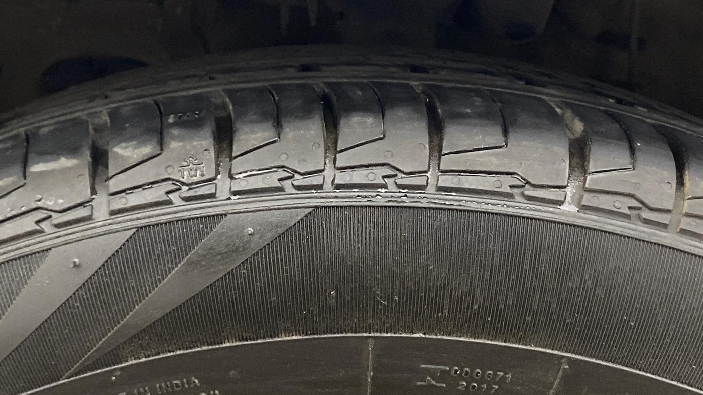 2021 Hyundai ALCAZAR 2.0 SIGNATURE (O) AT 6STR, Petrol, Automatic, 49,185 km, Left Front Tyre Tread