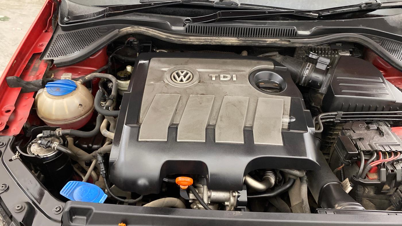2013 Volkswagen Vento HIGHLINE DIESEL 1.6, Diesel, Manual, 1,35,698 km, Engine View - Right