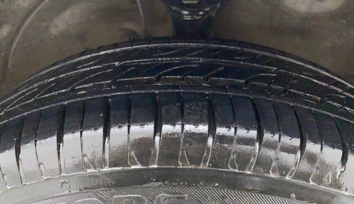 2014 Maruti Wagon R 1.0 VXI, Petrol, Manual, 33,407 km, Right Front Tyre Tread