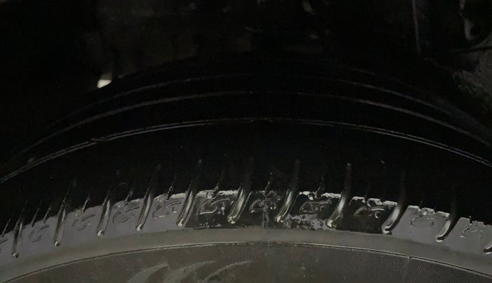 2020 Tata NEXON XZ PLUS (O) DIESEL DUAL TONE, Diesel, Manual, 93,897 km, Right Rear Tyre Tread