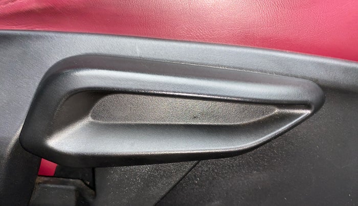 2020 Tata NEXON XZ PLUS (O) DIESEL DUAL TONE, Diesel, Manual, 93,897 km, Driver Side Adjustment Panel