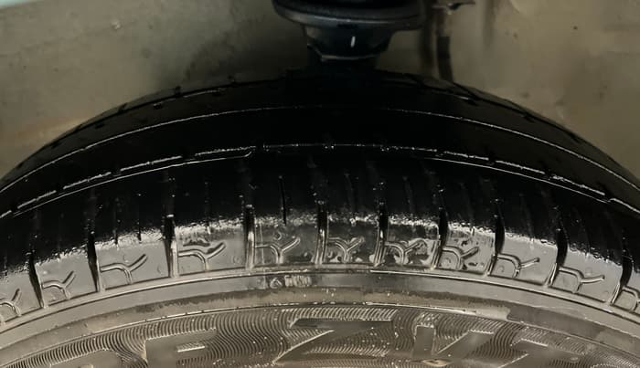 2014 Maruti Alto 800 VXI, Petrol, Manual, 76,377 km, Left Front Tyre Tread