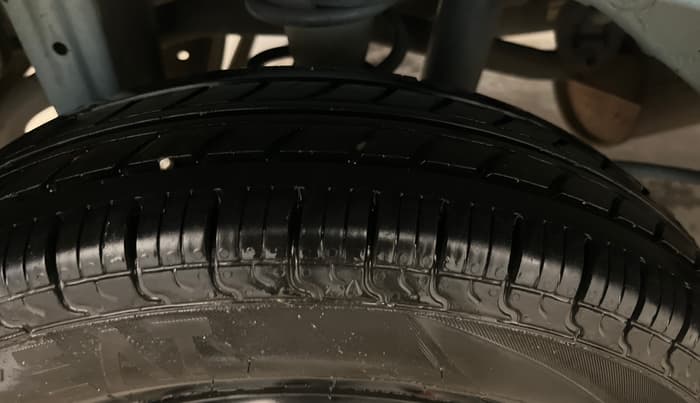 2014 Maruti Alto 800 VXI, Petrol, Manual, 76,377 km, Right Rear Tyre Tread