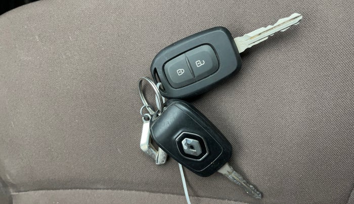 2019 Renault Duster RXS PETROL, Petrol, Manual, 66,191 km, Key Close Up