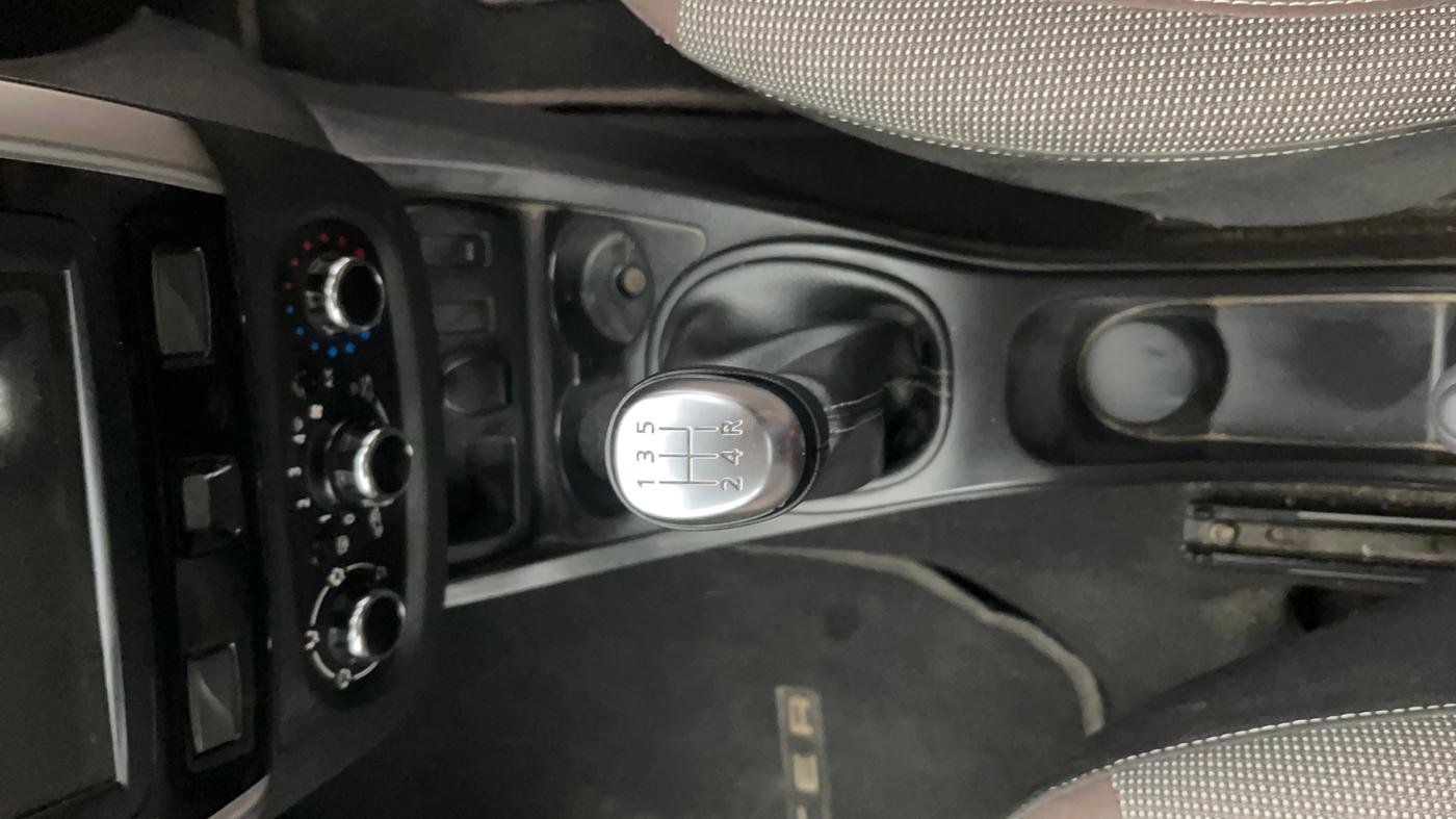 2019 Renault Duster RXS PETROL, Petrol, Manual, 66,234 km, Gear Lever