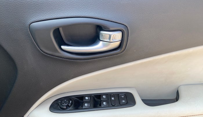 2019 Jeep Compass LIMITED 1.4 PETROL AT, Petrol, Automatic, 60,513 km, Driver Side Door Panels Control