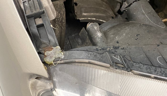 2016 Renault Kwid RXT, Petrol, Manual, 19,940 km, Right headlight - Clamp has minor damage