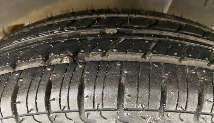 2016 Renault Kwid RXT, Petrol, Manual, 19,940 km, Left Rear Tyre Tread