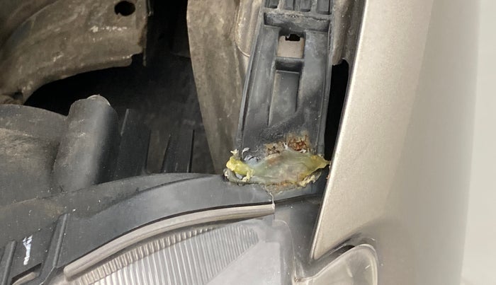 2016 Renault Kwid RXT, Petrol, Manual, 19,940 km, Left headlight - Clamp has minor damage