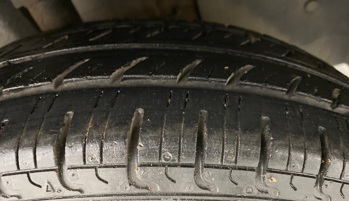 2016 Renault Kwid RXT, Petrol, Manual, 19,940 km, Right Front Tyre Tread