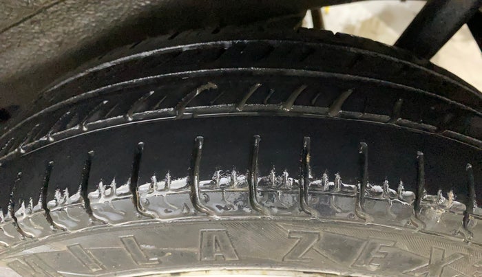 2014 Maruti Wagon R 1.0 LXI CNG, CNG, Manual, 71,057 km, Left Rear Tyre Tread