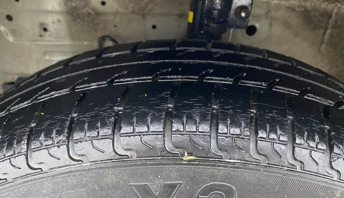 2013 Maruti Swift LXI, Petrol, Manual, 1,14,253 km, Left Front Tyre Tread