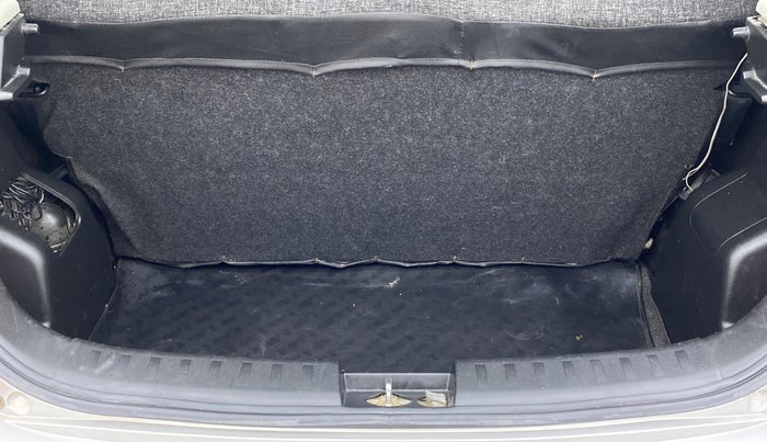 2013 Maruti Swift LXI, Petrol, Manual, 1,14,253 km, Boot Inside