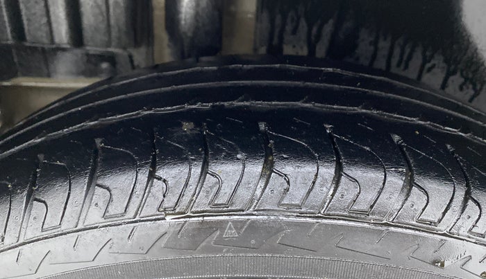 2013 Maruti Swift LXI, Petrol, Manual, 1,14,253 km, Right Rear Tyre Tread