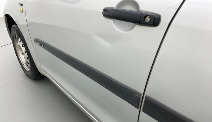 2013 Maruti Swift LXI, Petrol, Manual, 1,14,253 km, Front passenger door - Slightly dented
