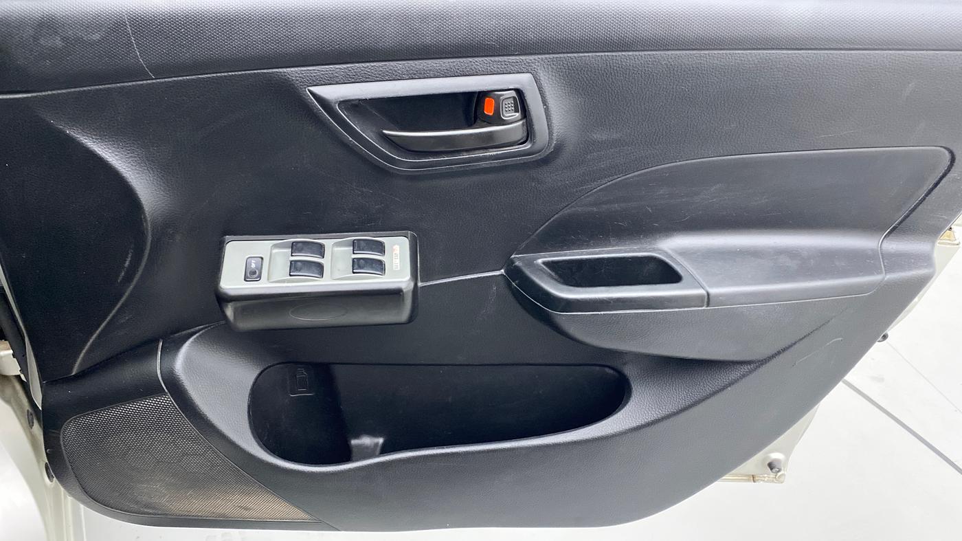 2013 Maruti Swift LXI, Petrol, Manual, 1,14,253 km, Driver Side Door Panels Control