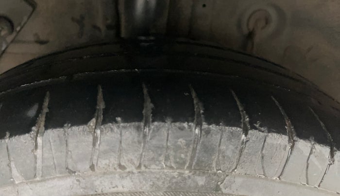 2018 Hyundai Elite i20 MAGNA EXECUTIVE 1.2, CNG, Manual, 1,21,368 km, Right Rear Tyre Tread