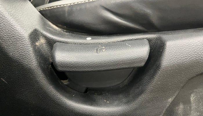 2018 Hyundai Elite i20 MAGNA EXECUTIVE 1.2, CNG, Manual, 1,21,368 km, Driver Side Adjustment Panel