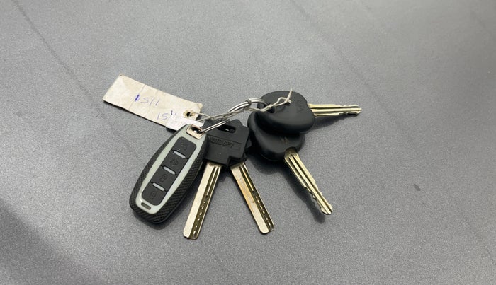 2018 Hyundai Elite i20 MAGNA EXECUTIVE 1.2, CNG, Manual, 1,21,368 km, Key Close Up