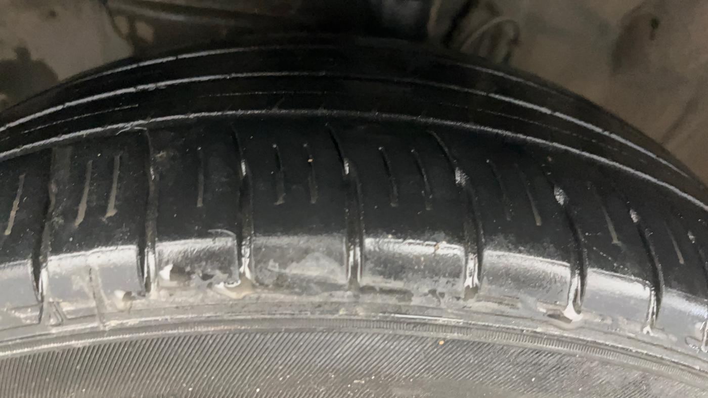2018 Hyundai Elite i20 MAGNA EXECUTIVE 1.2, CNG, Manual, 1,21,439 km, Left Front Tyre Tread