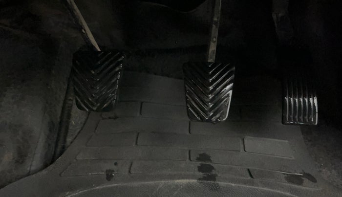 2018 Hyundai Elite i20 MAGNA EXECUTIVE 1.2, CNG, Manual, 1,21,368 km, Pedals