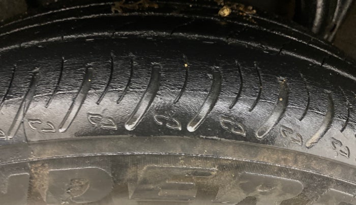 2022 Nissan MAGNITE XV PREMIUM TURBO CVT, Petrol, Automatic, 31,977 km, Right Rear Tyre Tread