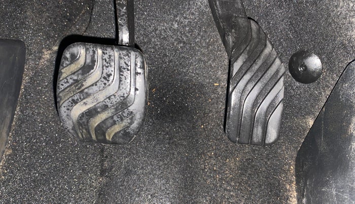 2022 Nissan MAGNITE XV PREMIUM TURBO CVT, Petrol, Automatic, 31,977 km, Pedals