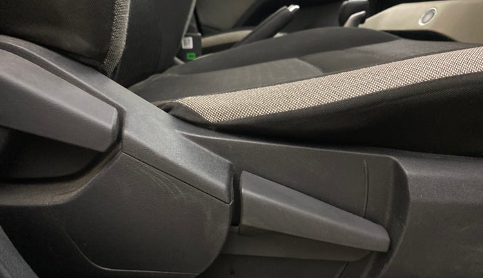 2022 Nissan MAGNITE XV PREMIUM TURBO CVT, Petrol, Automatic, 31,977 km, Driver Side Adjustment Panel