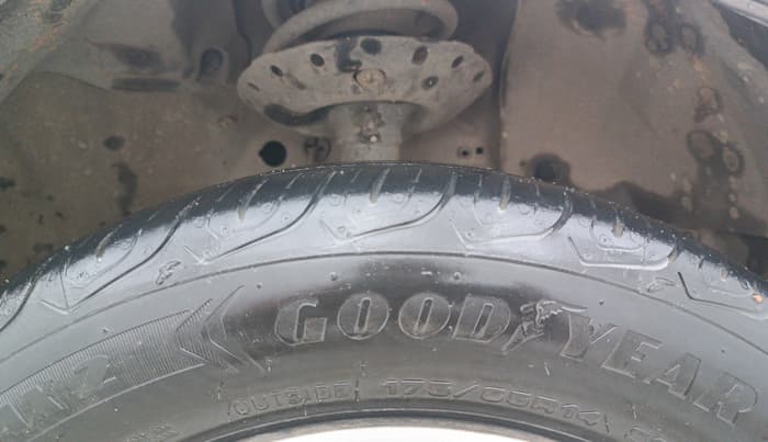 2013 Honda Amaze 1.2L I-VTEC S, Petrol, Manual, 68,488 km, Right Front Tyre Tread