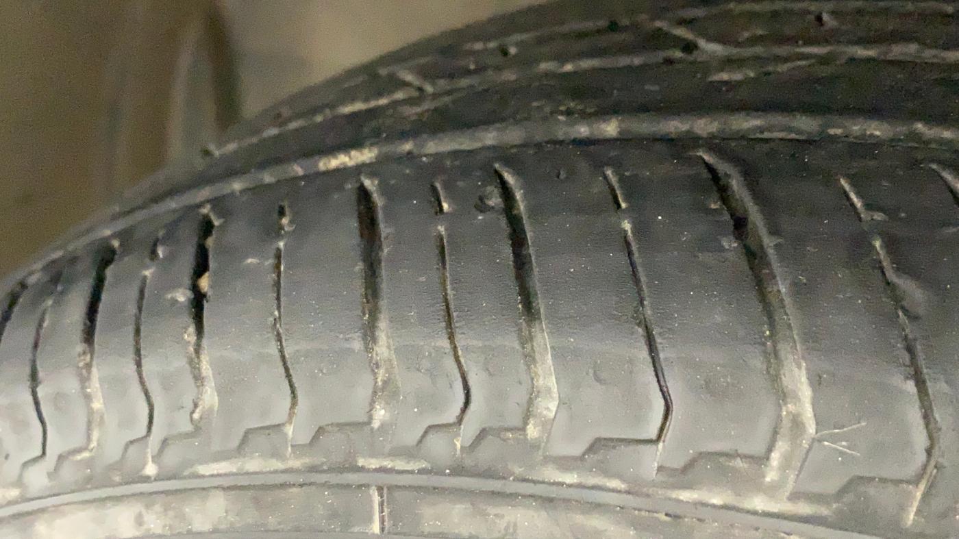 2022 Nissan MAGNITE XV PREMIUM TURBO CVT, Petrol, Automatic, 42,637 km, Left Rear Tyre Tread