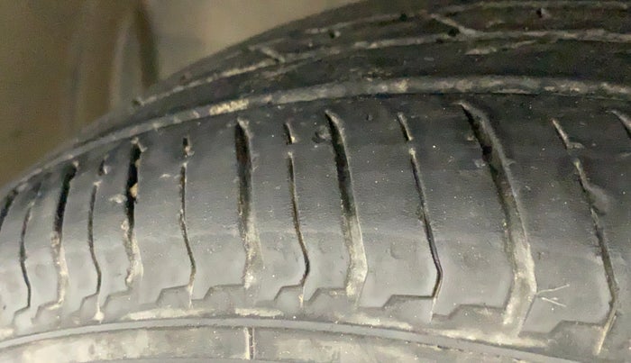2022 Nissan MAGNITE XV PREMIUM TURBO CVT, Petrol, Automatic, 42,637 km, Left Rear Tyre Tread