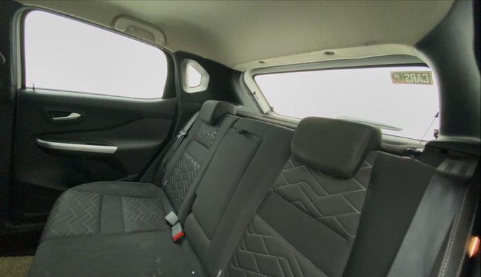 2022 Nissan MAGNITE XV PREMIUM TURBO CVT, Petrol, Automatic, 42,637 km, Right Side Rear Door Cabin