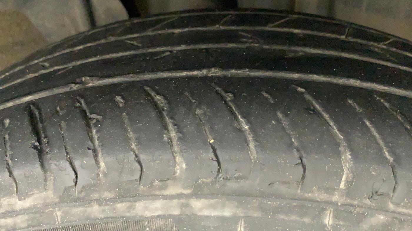 2022 Nissan MAGNITE XV PREMIUM TURBO CVT, Petrol, Automatic, 42,637 km, Right Front Tyre Tread