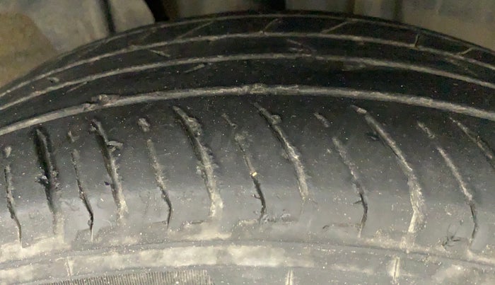 2022 Nissan MAGNITE XV PREMIUM TURBO CVT, Petrol, Automatic, 42,637 km, Right Front Tyre Tread