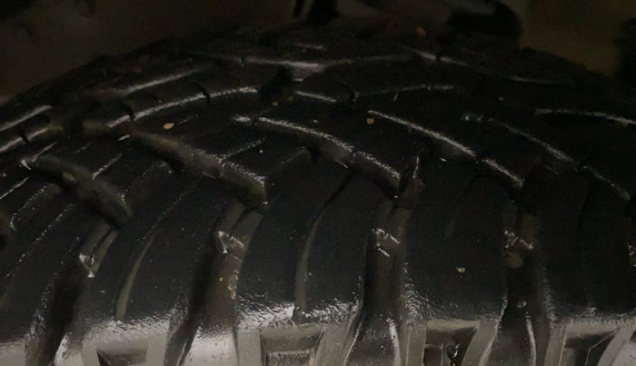 2021 Mahindra BOLERO NEO N10 R, Diesel, Manual, 79,430 km, Right Front Tyre Tread