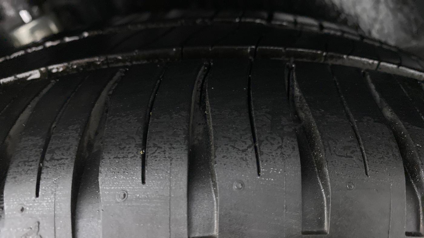 2011 Volkswagen Polo HIGHLINE1.2L, Petrol, Manual, 72,526 km, Right Rear Tyre Tread