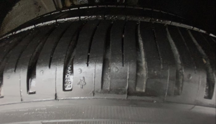 2011 Volkswagen Polo HIGHLINE1.2L, Petrol, Manual, 72,526 km, Right Front Tyre Tread