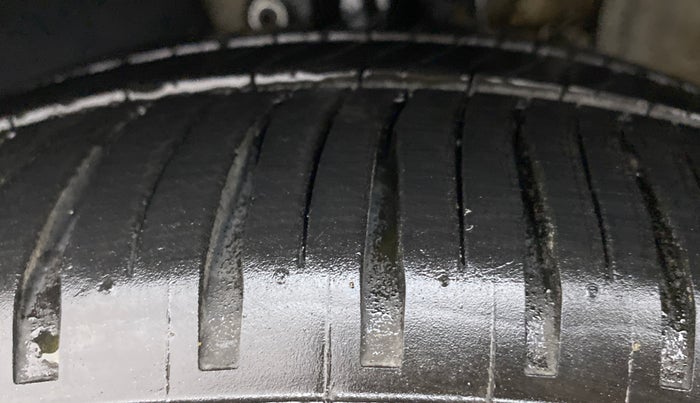 2011 Volkswagen Polo HIGHLINE1.2L, Petrol, Manual, 72,526 km, Left Front Tyre Tread