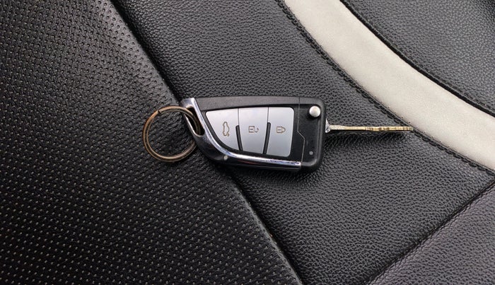 2014 Maruti Swift ZXI, Petrol, Manual, 82,540 km, Key Close Up