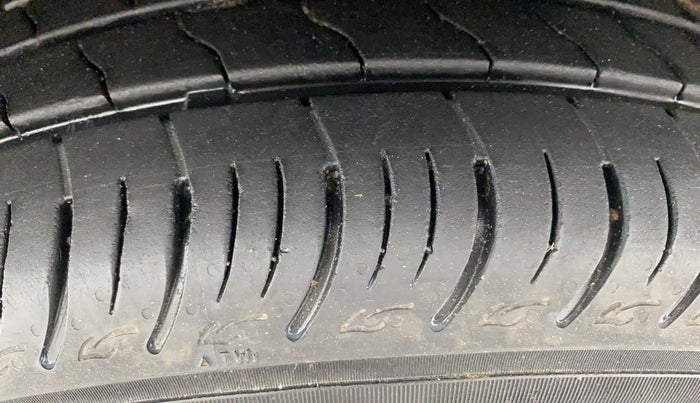 2014 Maruti Swift ZXI, Petrol, Manual, 82,540 km, Left Front Tyre Tread