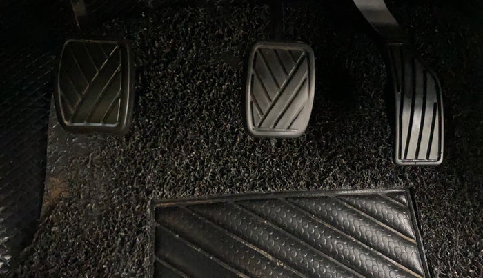 2014 Maruti Swift ZXI, Petrol, Manual, 82,540 km, Pedals