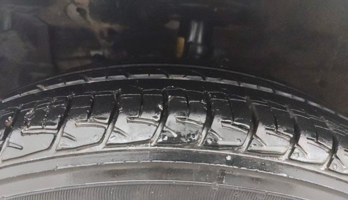 2017 Maruti Ertiga ZDI SHVS, Diesel, Manual, 39,596 km, Left Front Tyre Tread