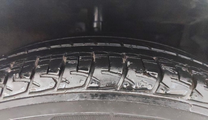 2017 Maruti Ertiga ZDI SHVS, Diesel, Manual, 39,596 km, Right Front Tyre Tread